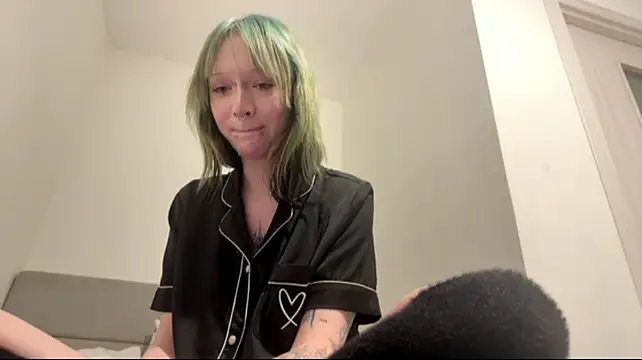 CrystalXross webcam