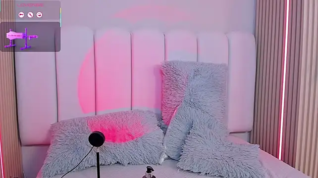 mila__hank webcam