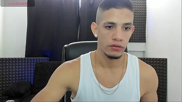 jhonnysnow17 live cam on StripChat