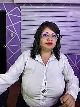 MiiaaJoness webcam