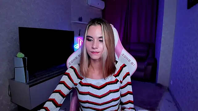 EllaCurtis webcam