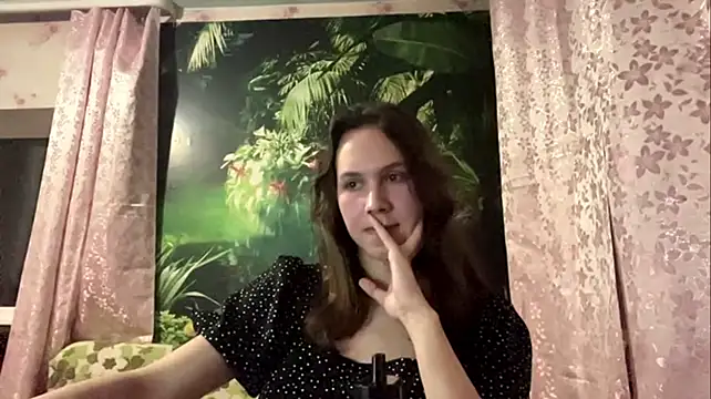 EllynDincher webcam