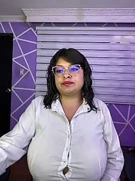 MiiaaJoness webcam