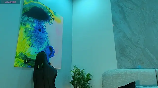 Megan_lux_