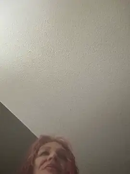 deedeedoll82222 live sex cam