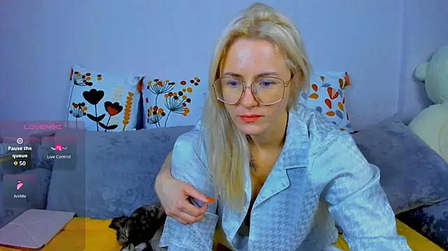 LadyIzabel webcam