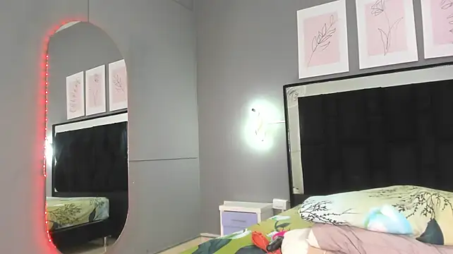 zoe_curvyy webcam