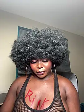 WomanNextdoor1 webcam