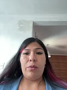 LatinaCalienteMilf webcam