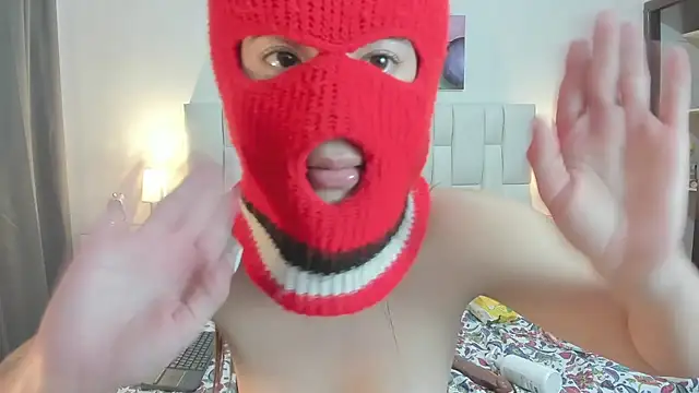 mask_red_girl webcam