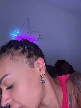 NaomiSavage webcam