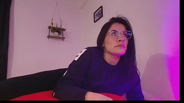 Scarlett_wine webcam