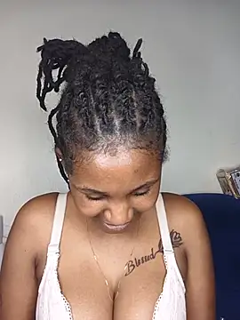 Suckmysweetboobs webcam