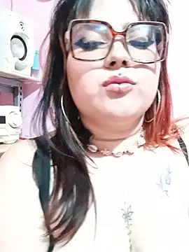 Latina_Curvy2
