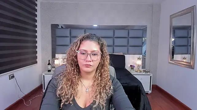 Yanna_Jonness webcam