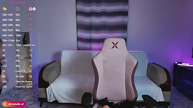 LilyBellee webcam