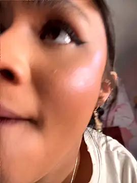 Isabella-Teen live cam on StripChat