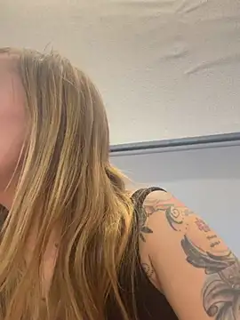 LucyRoseMae webcam