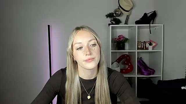 EvelynBlond webcam