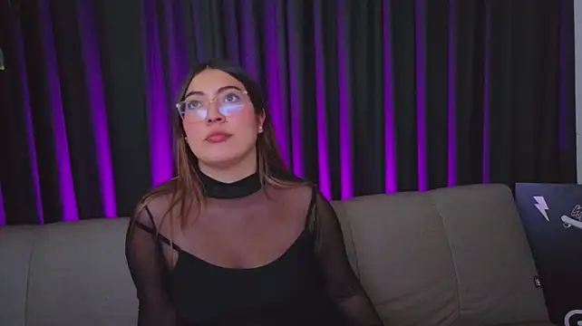 Mila_white1 webcam