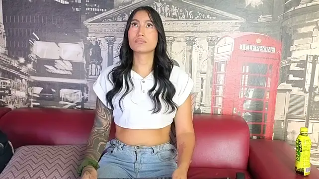 Taly_Fox webcam