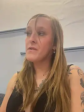 LucyRoseMae webcam