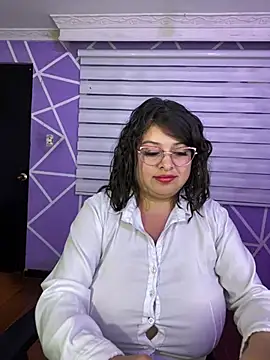 MiiaaJoness webcam