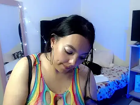 loren_tits24