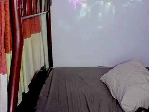 ArianaLore webcam