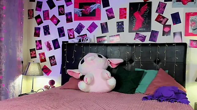 AbellaAura webcam