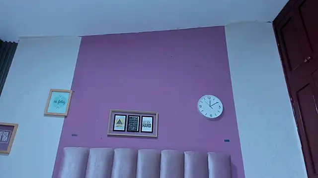 AGATHA_BRUNNETT webcam