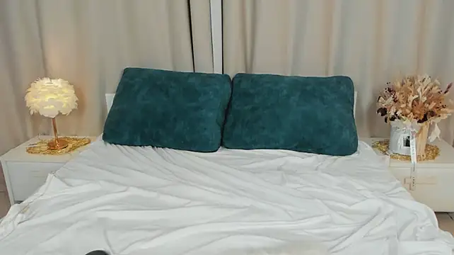 Mila_Voguee webcam