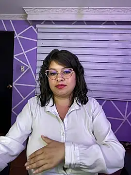 MiiaaJoness webcam