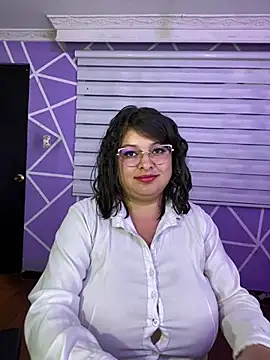 MiiaaJoness webcam