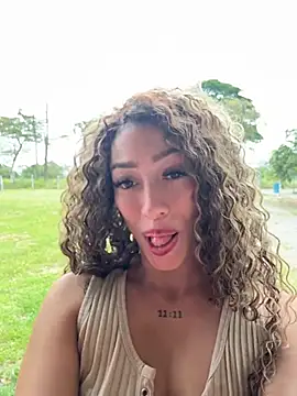 roxyrougee live cam preview