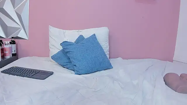 mia_gold_