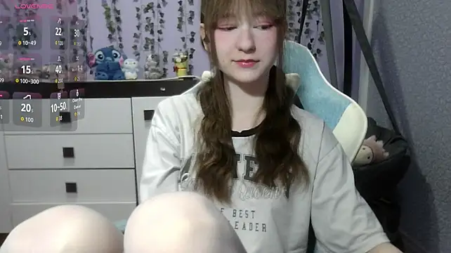 Yoonhee_ki live cam on StripChat