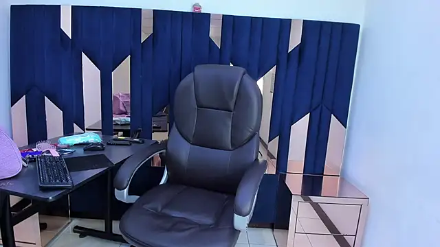Aisha_hotts777 webcam