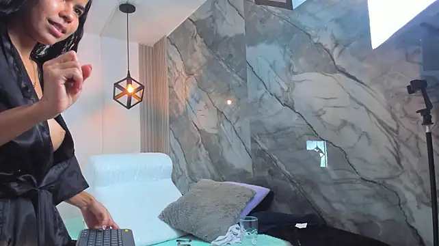 IsabellaMonet webcam