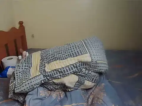 Pearl_petite webcam