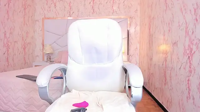 Emily_Whinfre webcam