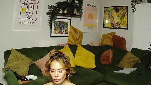 LovelyLucinda webcam