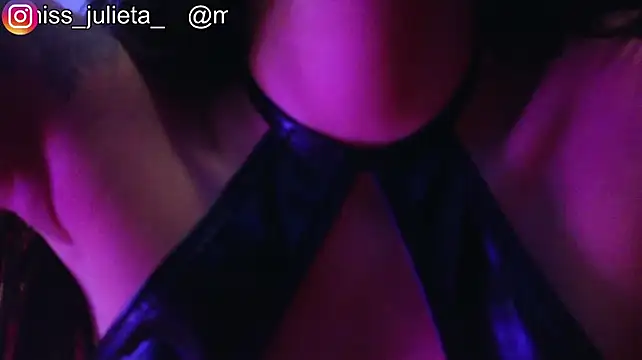Julieta_Russell webcam