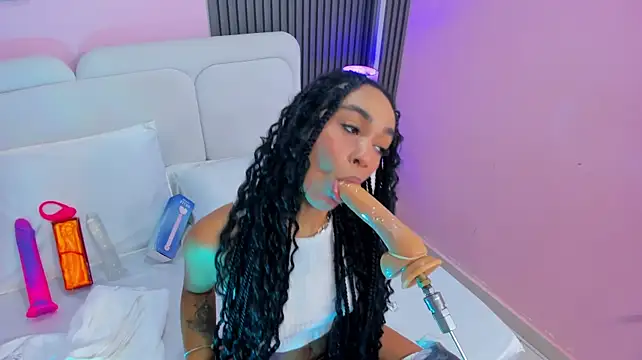 Clawdeen__wolf webcam