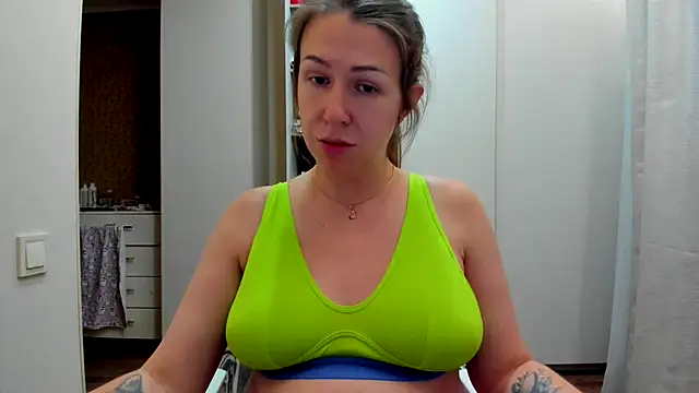 PregnantEva