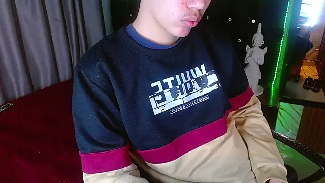 haku_nayro webcam