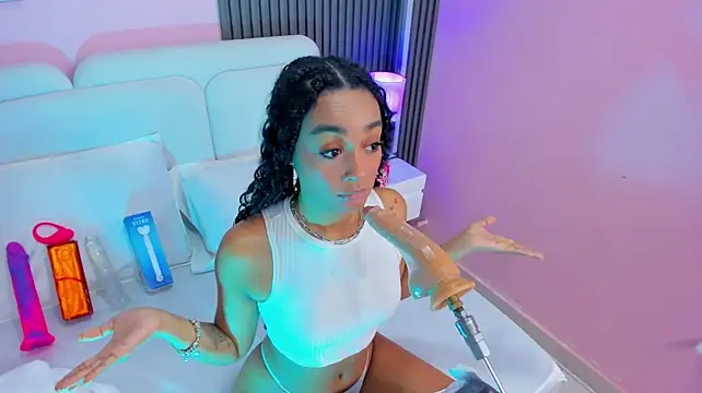 Clawdeen__wolf webcam