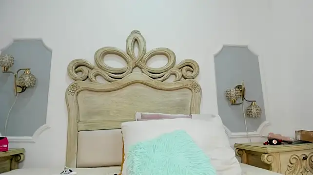 elara_evans webcam