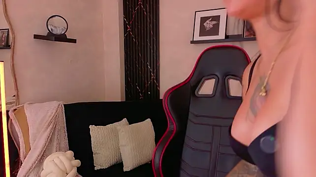 EmmyEvans1 webcam