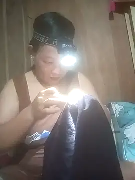 LINAKUTE10 live cam on StripChat